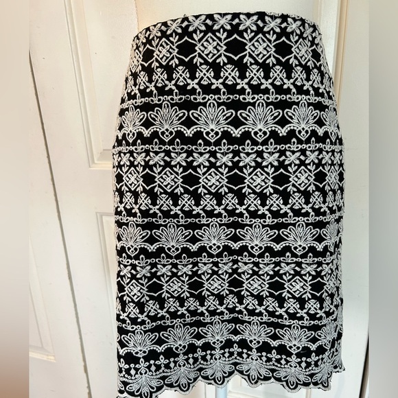 Loft Skirt Black Eyelet Lined Embroidered Womens Size 6 - Picture 2 of 8